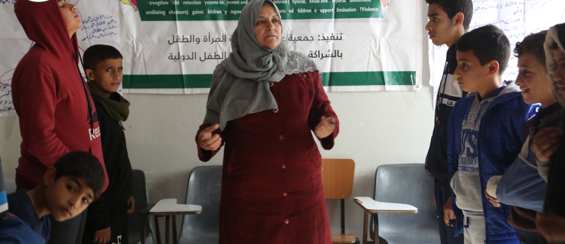 "تنفيذ جلسات حول الصحة الإنجابية والتربية الإيجابية "